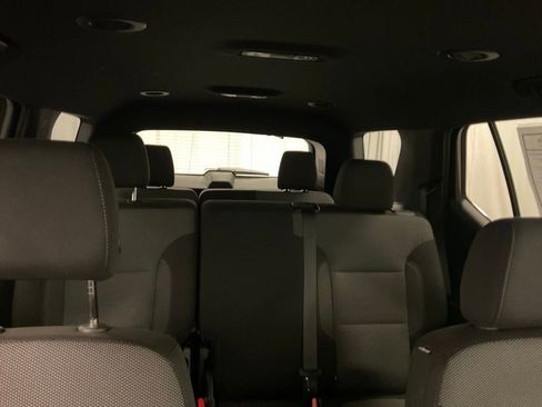 Used 2023 Chevrolet Traverse LT w/ Rear Camera Mirror Package image 31