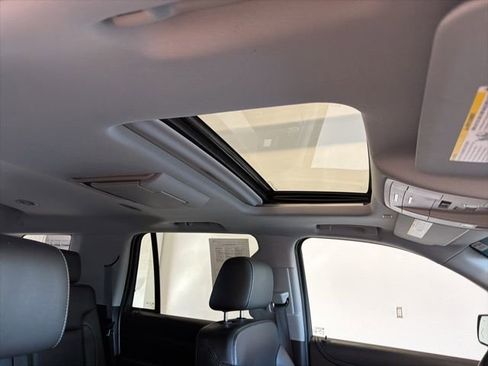 Used 2018 Chevrolet Tahoe LT image 2