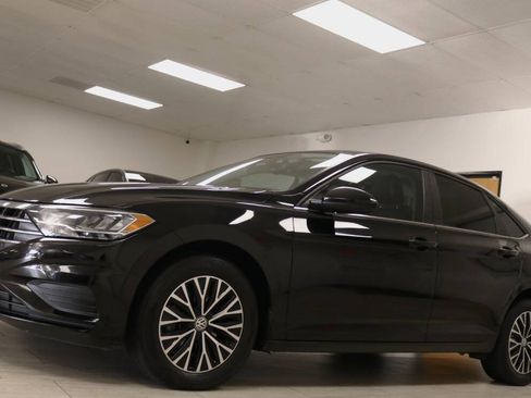 Used 2019 Volkswagen Jetta SE w/ Cold Weather Package FWD image 12