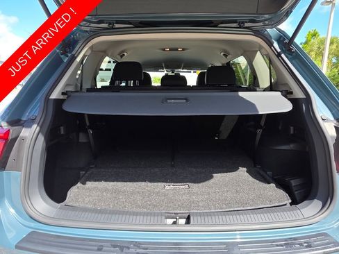 Used 2021 Volkswagen Tiguan SE FWD image 19