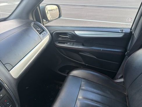 Used 2019 Dodge Grand Caravan GT image 12