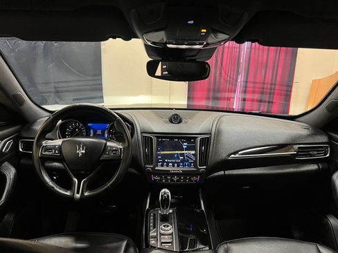 Used 2018 Maserati Levante AWD/4WD image 12