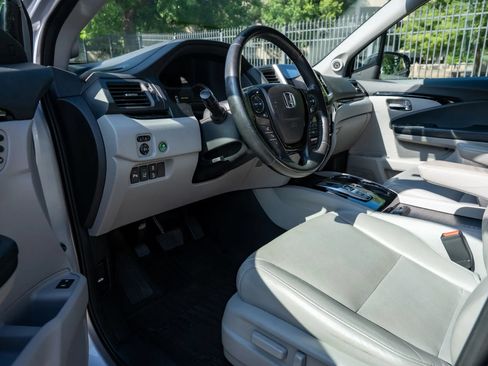 Used 2017 Honda Pilot Elite image 10