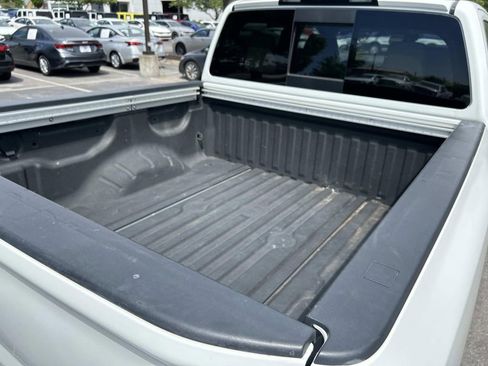 Used 2017 Nissan Titan SV AWD/4WD image 14