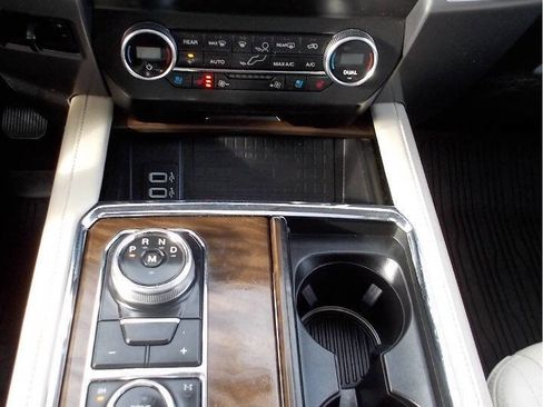 Used 2019 Ford Expedition Platinum image 22
