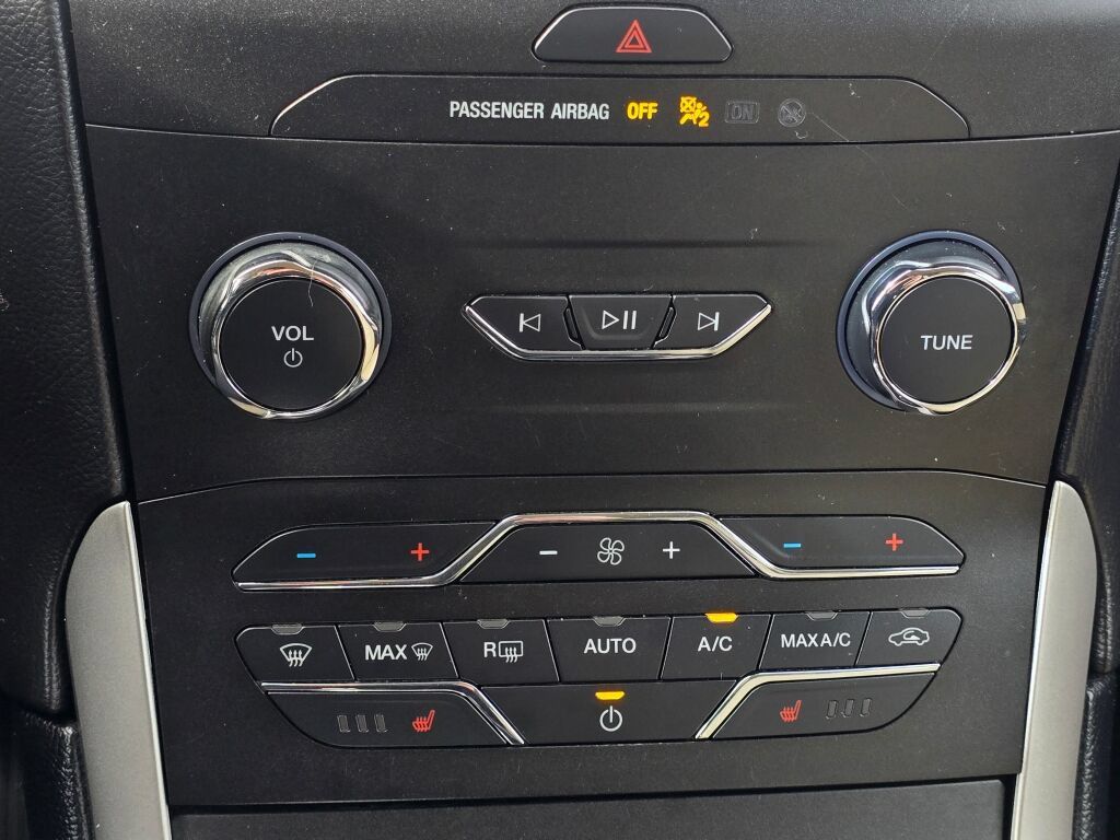 Used 2019 Ford Edge SEL w/ Equipment Group 201A FWD image 28