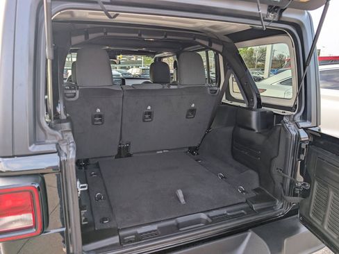 Used 2025 Jeep Wrangler Sport S image 26