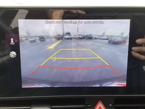 Used 2025 Kia Sportage EX image 19