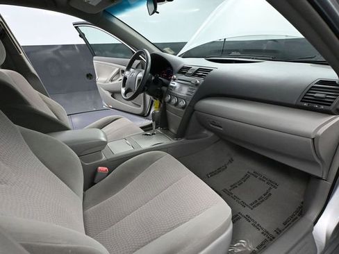 Used 2011 Toyota Camry LE image 40