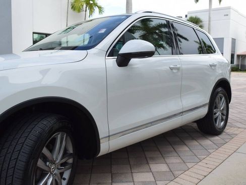 Used 2016 Volkswagen Touareg TDI AWD/4WD image 18