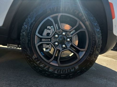 Used 2025 Jeep Grand Cherokee Trailhawk w/ Advanced Protech Group II AWD/4WD image 10