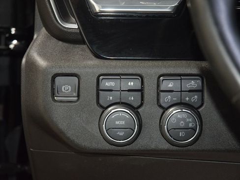 Used 2024 Chevrolet Silverado 2500 LTZ w/ LTZ Plus Package image 40