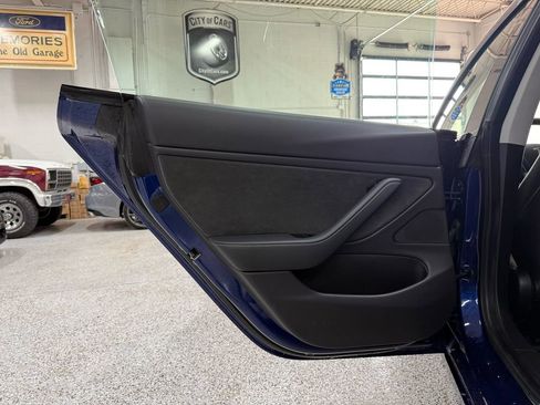 Used 2019 Tesla Model 3 Standard Range Plus image 13