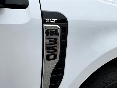 Used 2023 Ford F350 XLT w/ FX4 Off-Road Package image 28
