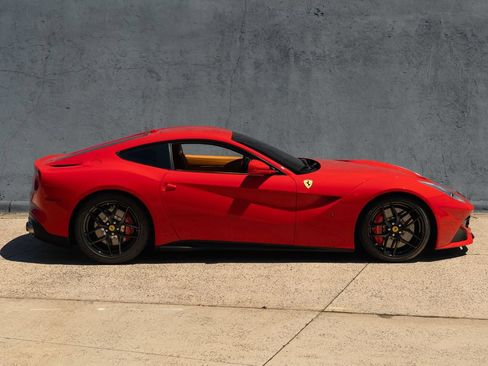 Used 2016 Ferrari F12 Berlinetta RWD image 6