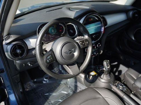 Used 2024 MINI Cooper 4-Door Hardtop FWD image 9