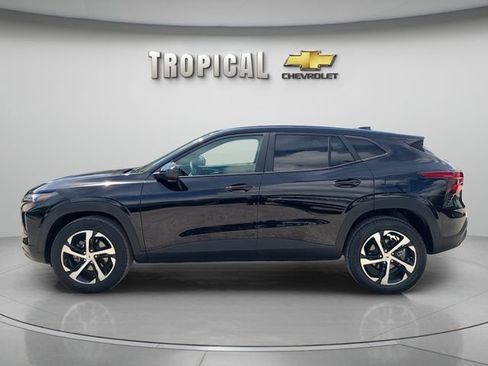 Used 2024 Chevrolet Trax RS w/ Driver Confidence Package FWD image 2