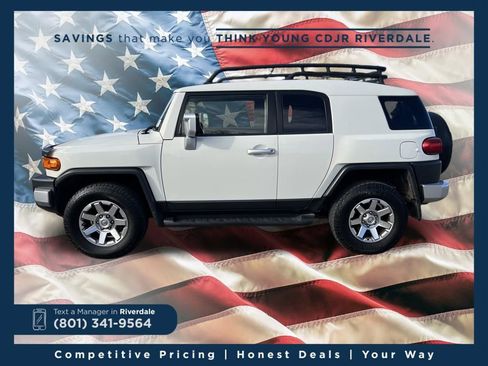 Used 2014 Toyota FJ Cruiser Base w/ Upgrade Package image 2