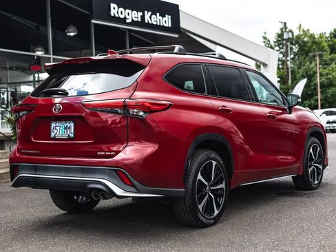 Used 2021 Toyota Highlander XSE AWD/4WD image 7