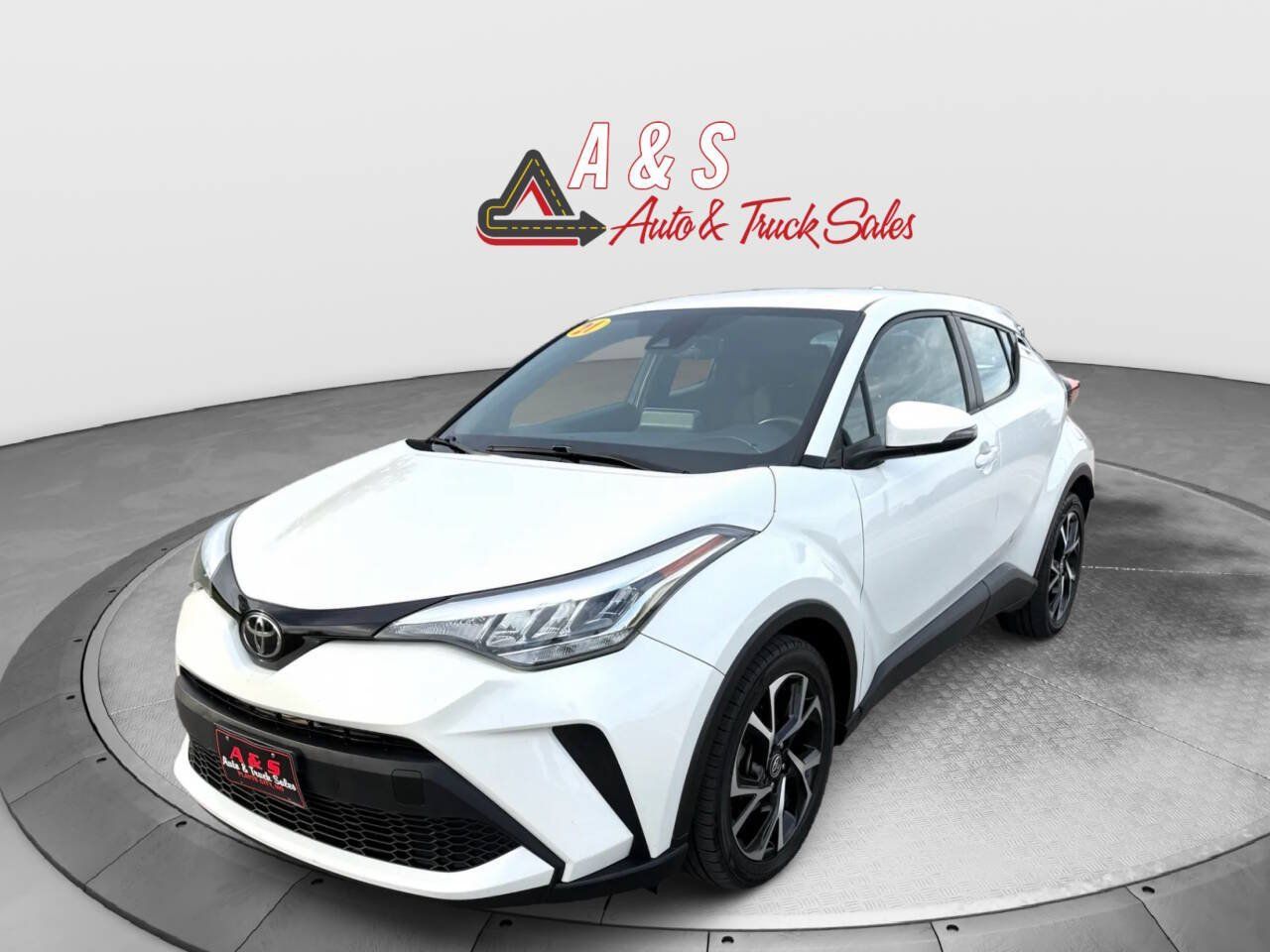 Used 2021 Toyota C-HR XLE FWD image 3