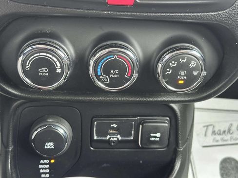 Used 2017 Jeep Renegade Latitude image 21