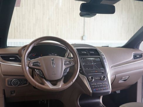 Used 2017 Lincoln MKC Reserve w/ Lincoln MKC Climate Package FWD image 11