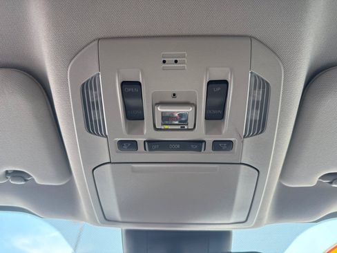 Used 2023 Toyota Highlander XLE AWD/4WD image 23
