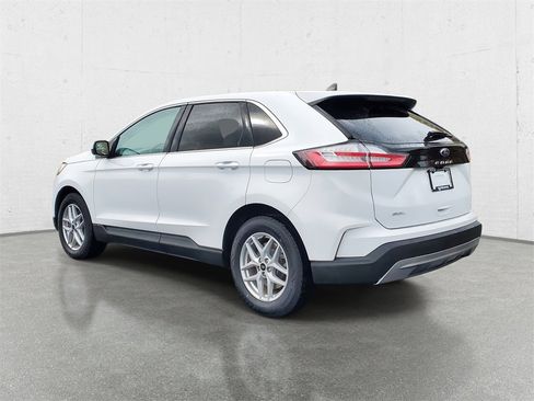 Used 2024 Ford Edge SEL image 5