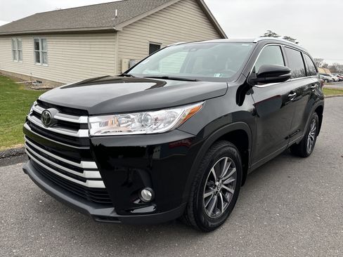 Used 2017 Toyota Highlander XLE image 8