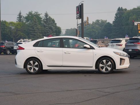 Used 2019 Hyundai Ioniq Plug-In Hybrid FWD image 2