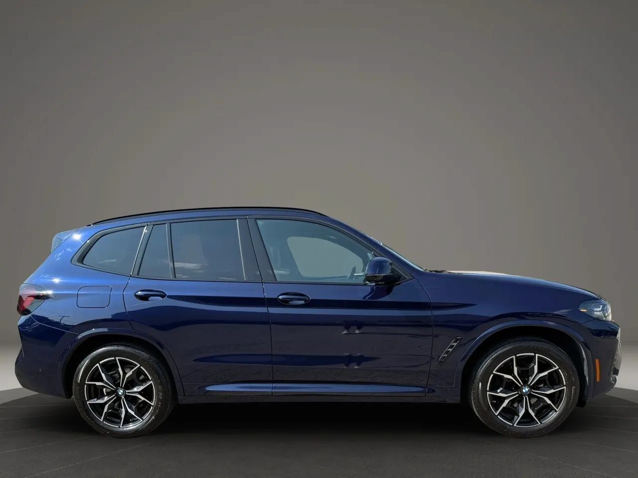 Used 2023 BMW X3 xDrive30i w/ M Sport Package AWD/4WD image 5