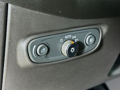 Used 2024 Chevrolet Equinox Premier image 11