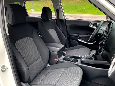 Used 2022 Kia Soul LX w/ Technology Package FWD image 7