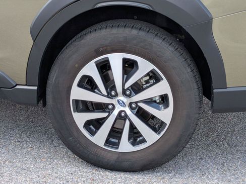 Certified 2025 Subaru Outback Premium AWD/4WD image 9