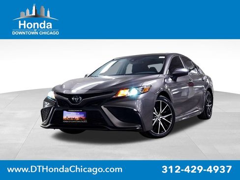 Used 2021 Toyota Camry SE image 1