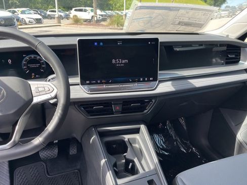 New 2025 Volkswagen Tiguan SE image 20