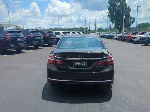 Used 2017 Honda Accord Sport image 7
