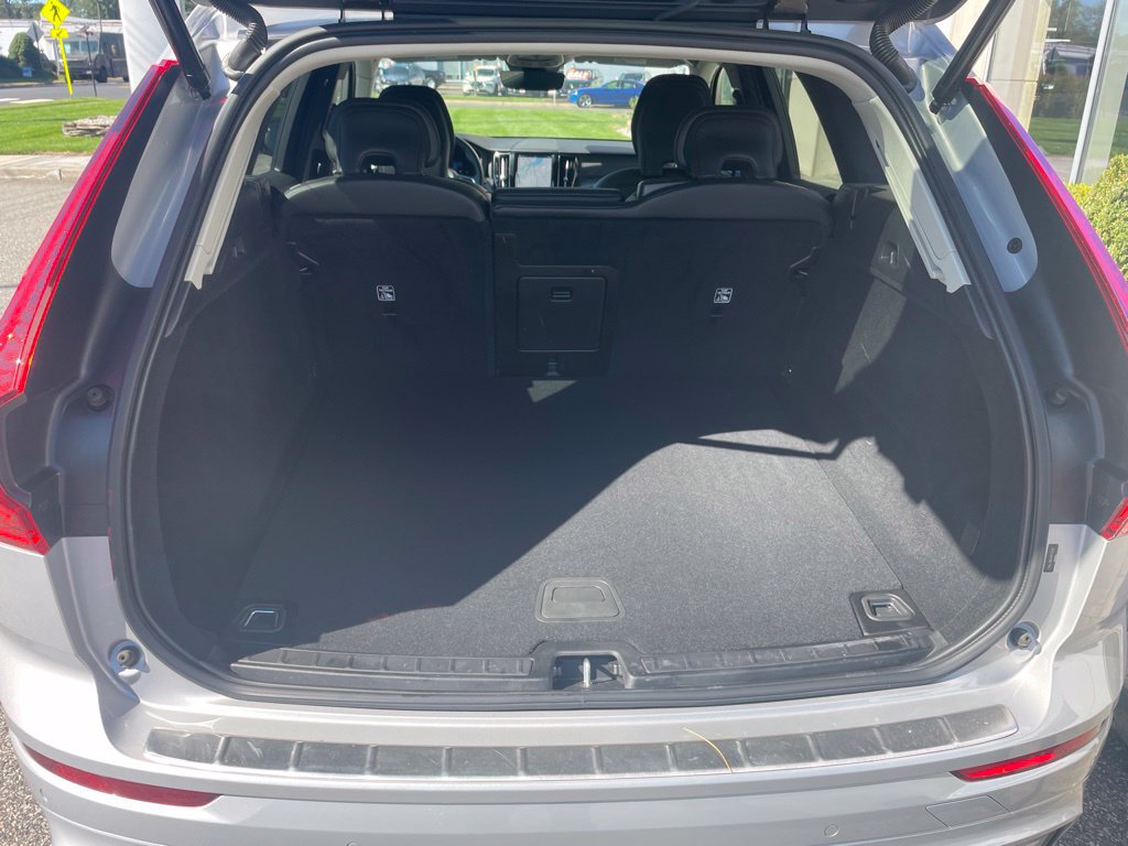 Certified 2024 Volvo XC60 B5 Core w/ Protection Package Premier AWD/4WD image 12