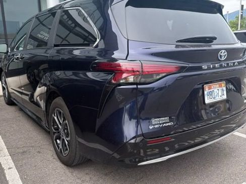 Used 2025 Toyota Sienna Platinum AWD/4WD image 11