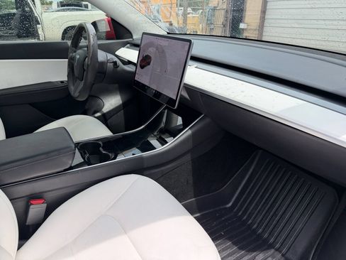 Used 2021 Tesla Model Y Long Range AWD/4WD image 16