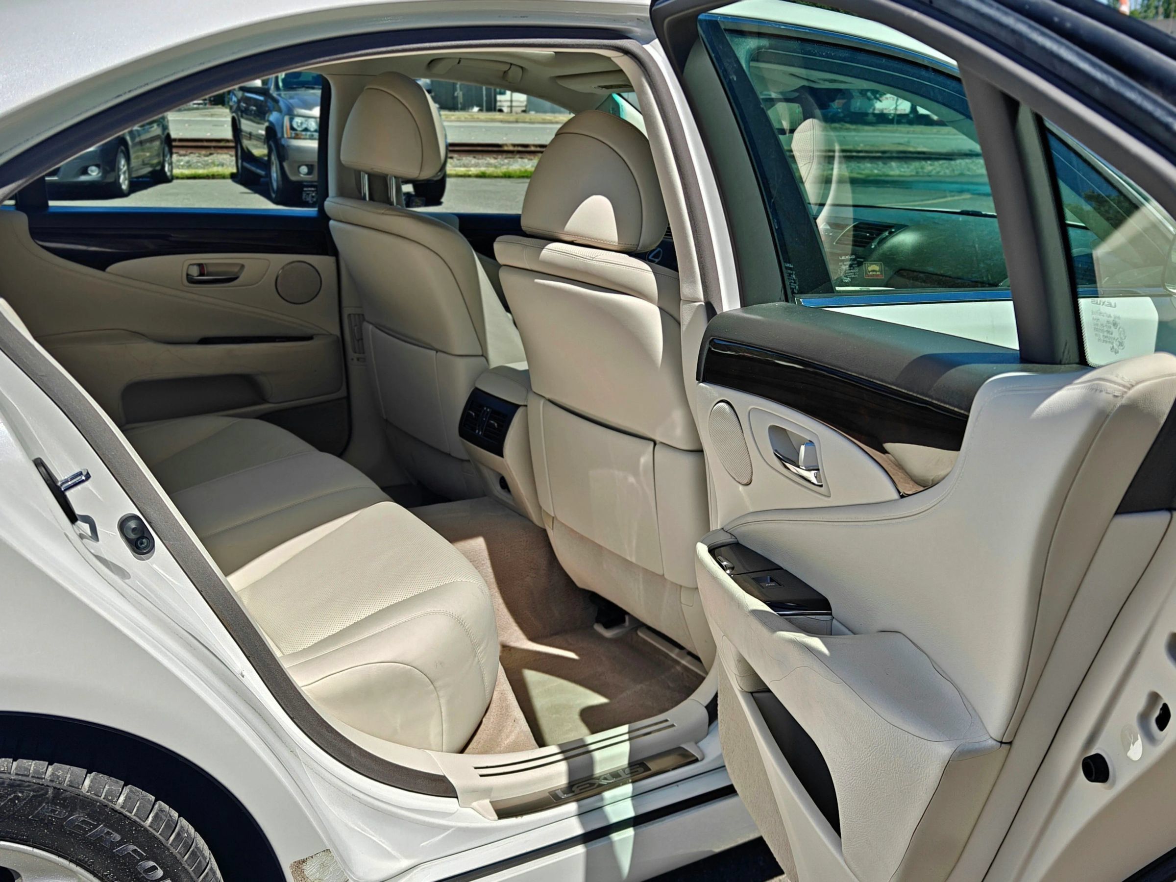 Used 2007 Lexus LS 460 RWD image 40
