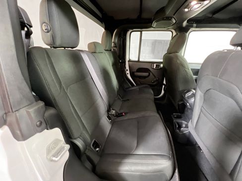 Used 2023 Jeep Gladiator Sport image 23