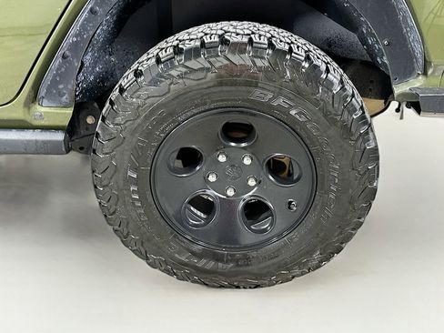 Used 2024 Jeep Wrangler Sport image 23