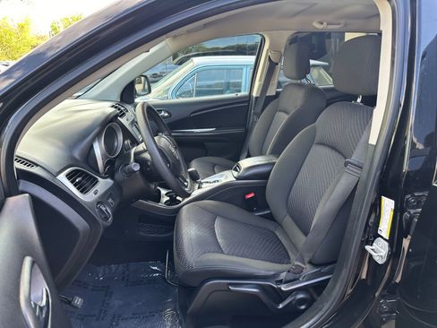 Used 2019 Dodge Journey SE image 11