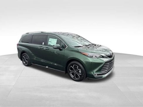 New 2026 Toyota Sienna Platinum image 8