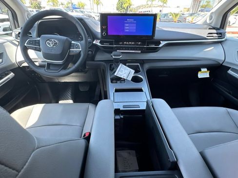 New 2026 Toyota Sienna XLE FWD image 30