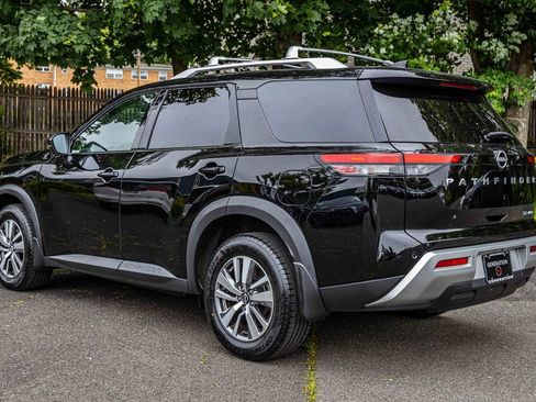 Certified 2024 Nissan Pathfinder SL image 4