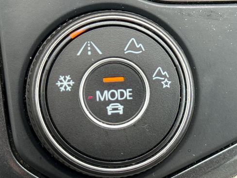 Certified 2022 Volkswagen Tiguan SE image 35