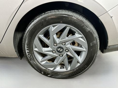 Certified 2024 Hyundai Elantra SEL image 29