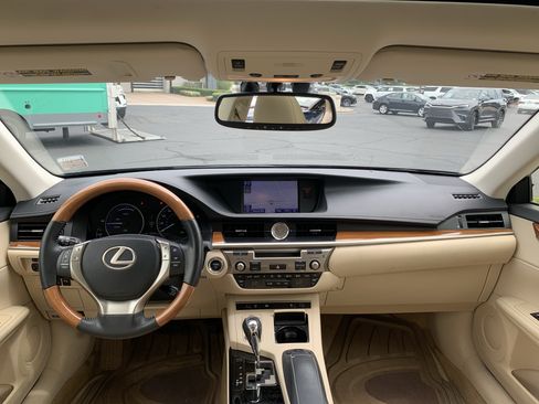 Used 2013 Lexus ES 300h w/ Luxury Pkg FWD image 30